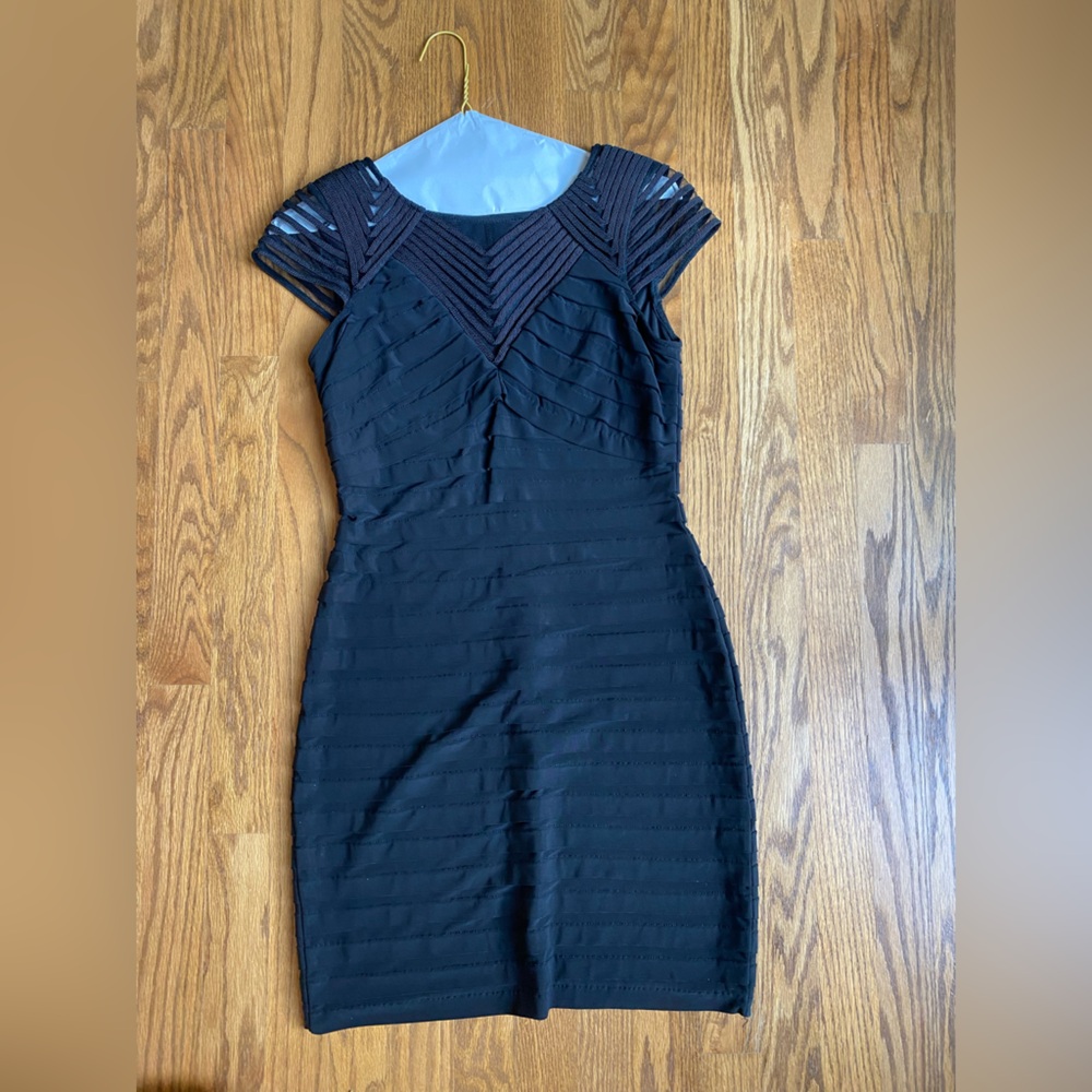 Adrianna Papell - Black Cap Sleeve Dress